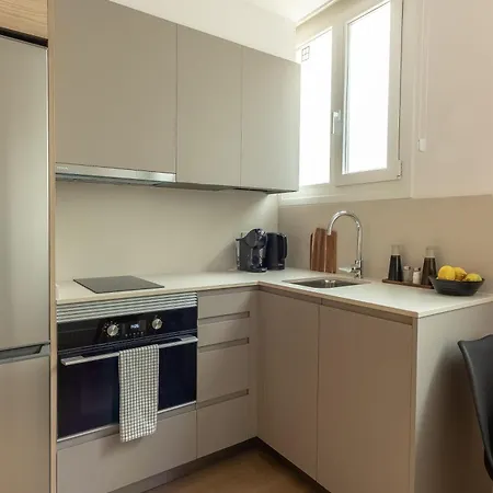 Estudio Moderno Adaptado En El Centro De غيرنيكا إي لونو