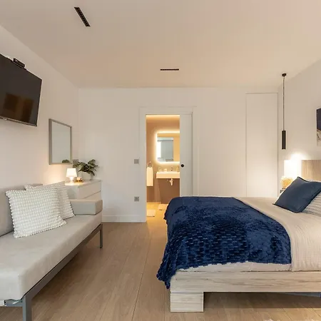 Estudio Moderno Adaptado En El Centro De غيرنيكا إي لونو